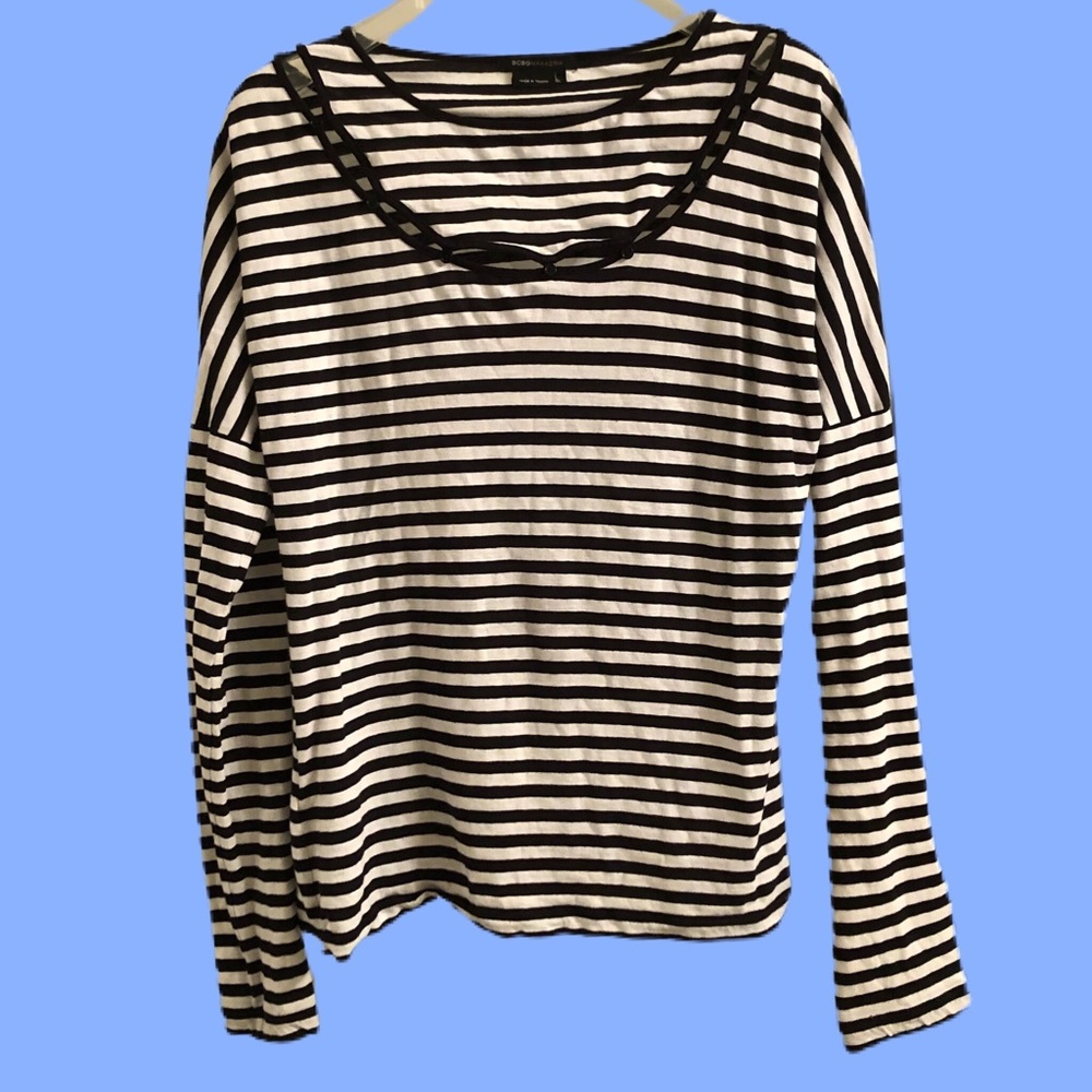 2/$5 VTG BCBGMAXAZRIA Black Label Cut-Out Top - Large